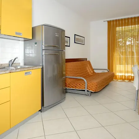 Colourful Flat In The Heart Of - Beahost Apartment *
